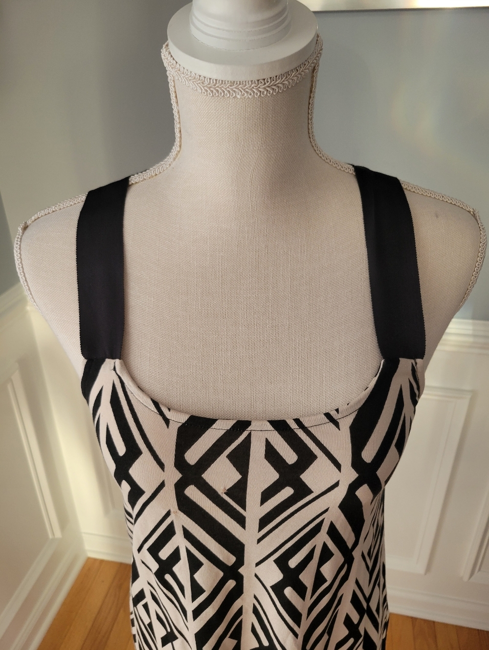 Banana Republic Black and Off White Geometric Ribbon Strap Tank Womens Size XS - Picture 2 of 8